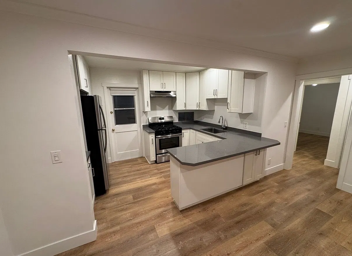 2 bed, 600 sqft, $2,600 — Photo 3