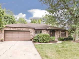 619 W End Rd, Roselle, IL 60172