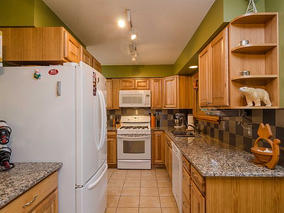 3rd image of 2387 Floral Dr