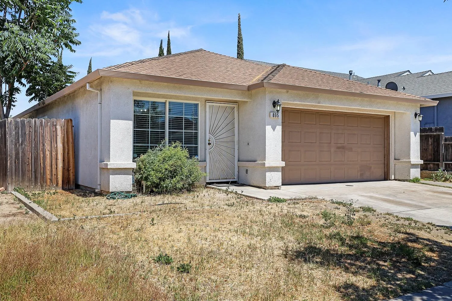 895 Jessica St photo 1
