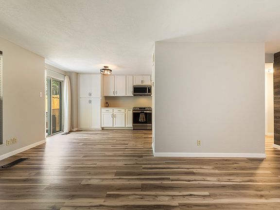 4th image of 18 Lakeshore Dr NE