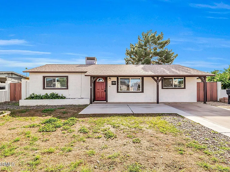 449 E Harmony Ave — Photo 1