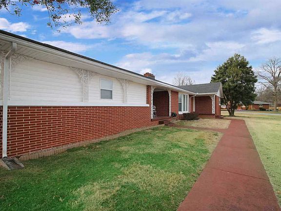 3rd image of 554 Ashmoor Ave