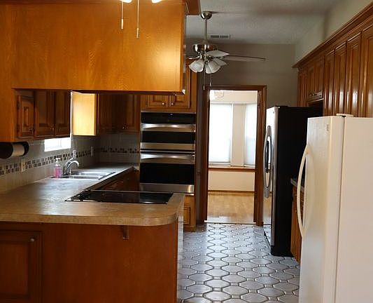 5th image of 6315 Seegers Trail Dr