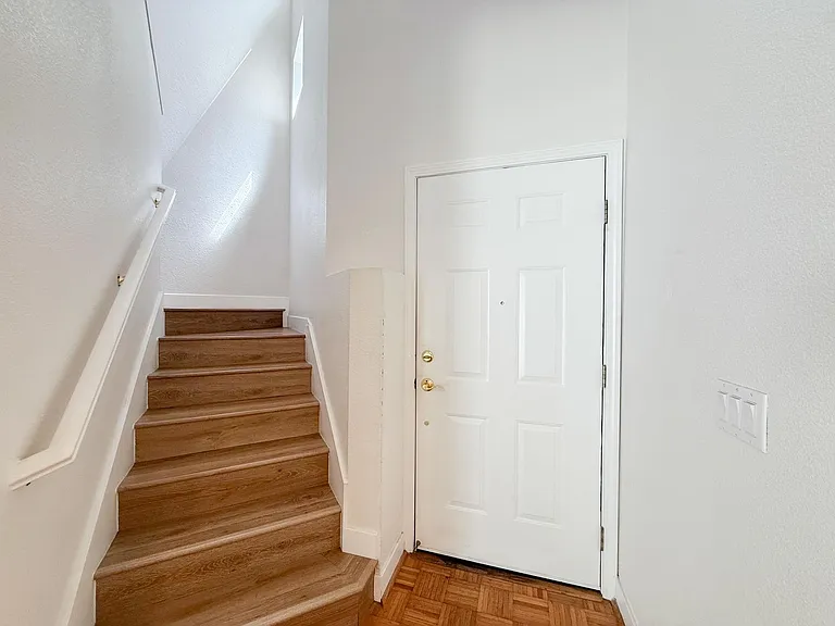 2527 Baywood Way — Photo 13