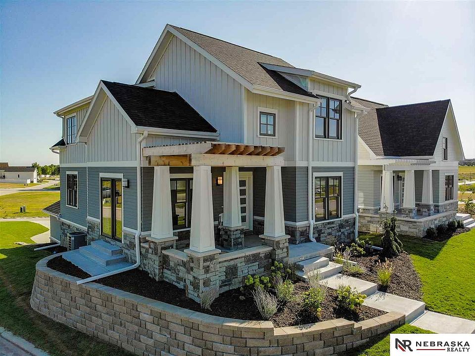 1st image of 715 Penrose Dr