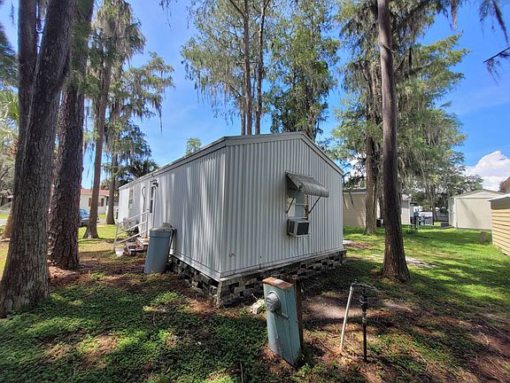 4th image of 9127 Berkshire Ln