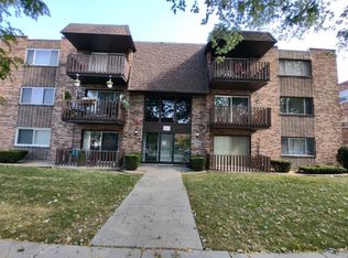 17515 Sandalwood Dr APT 203, Tinley Park, IL 60477
