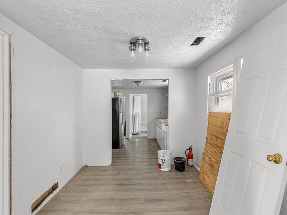 5th image of 513 Jackson St