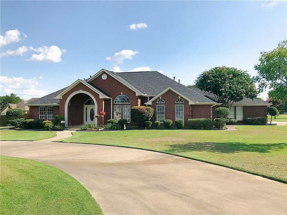 1st image of 402 Briarwood Trl