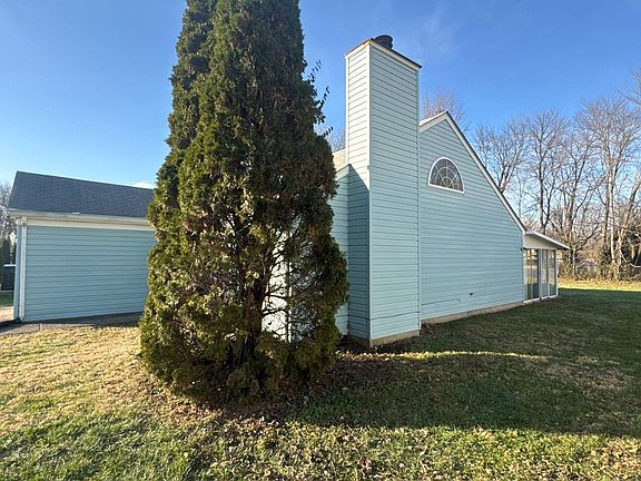 3rd image of 3905 Handley Ave