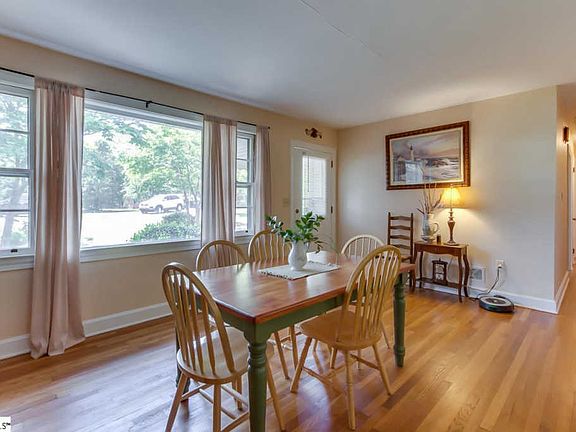 5th image of 13 Rhonda Ct