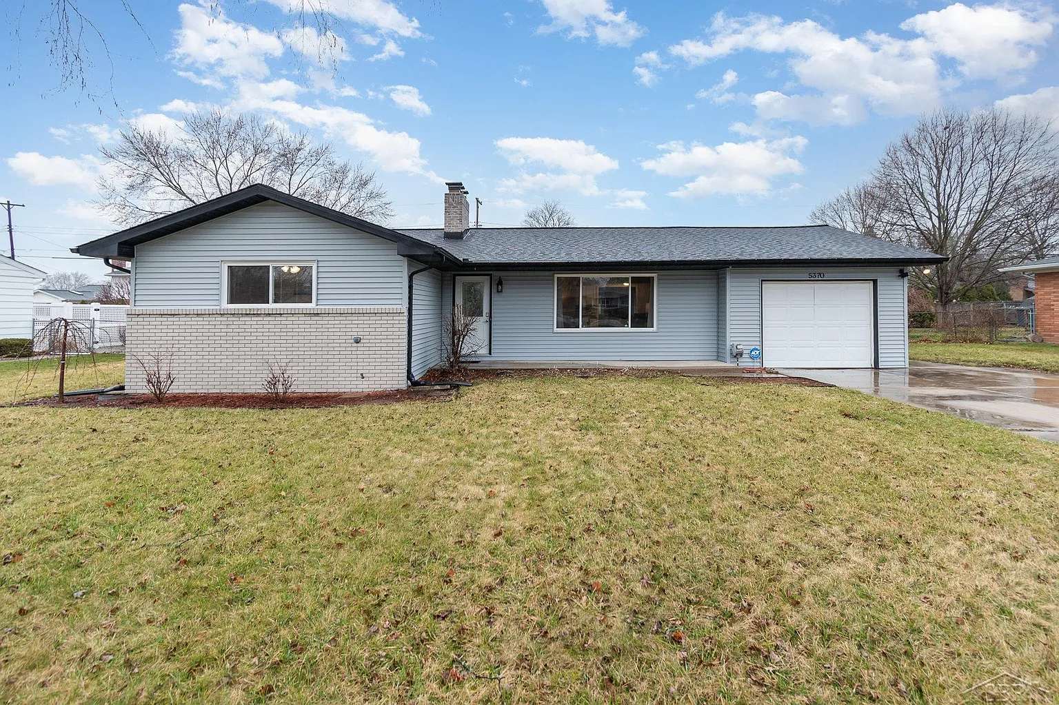 5370 Willowbrook Dr photo 1