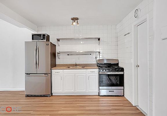 4th image of 153 1/2 Stanton St APT 5F