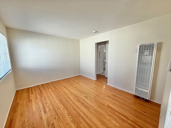 2nd image of 822 Grove St APT 8