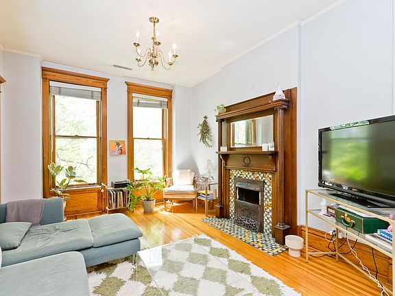 2nd image of 420 W Eugenie St #2