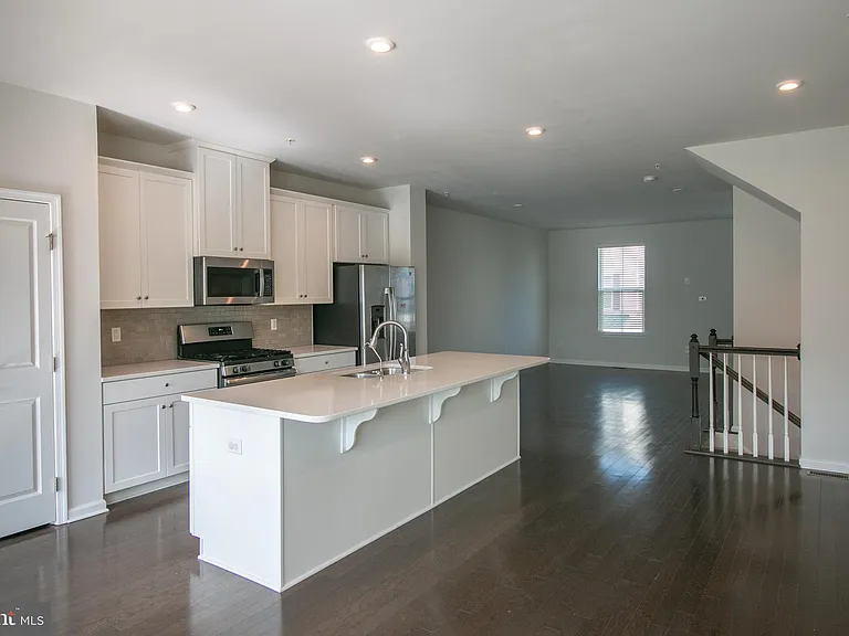308 Blue Welsh St — Photo 2