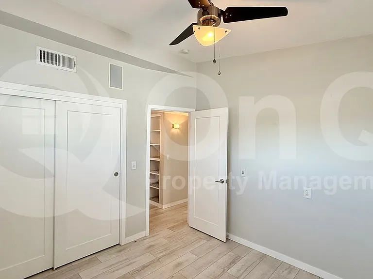 525 N Vine St — Photo 16