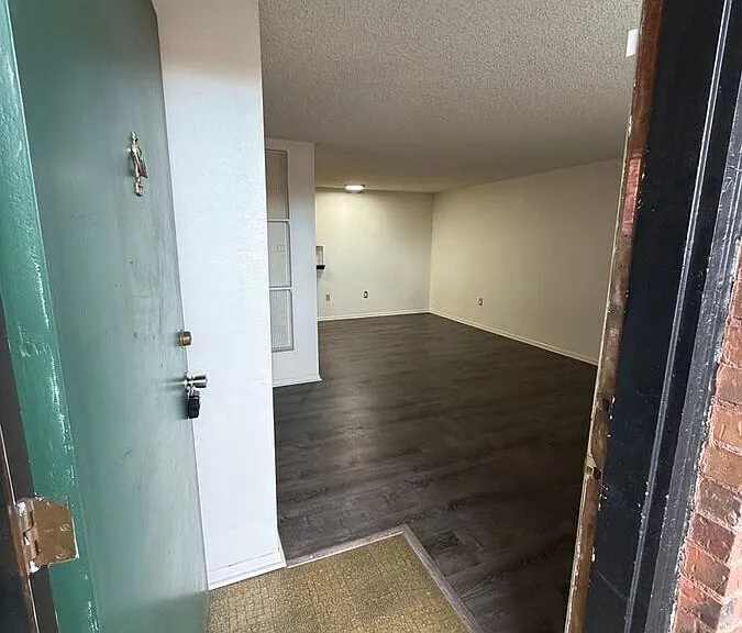3305 S Clarkson St #303 — Photo 2