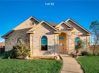 107 Thorncreek Cir, Red Oak, TX 75154