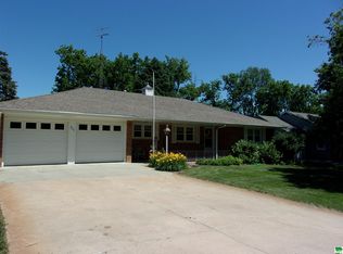 809 Pine Heights Rd, Wayne, NE 68787