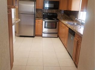 33 Thomas Rd, Hollywood, FL 33023