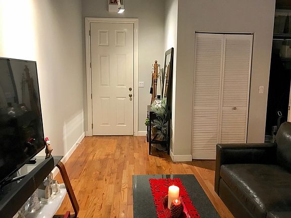 5th image of 824 W Superior St #B309
