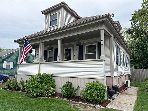 3rd image of 972 Maplewood St