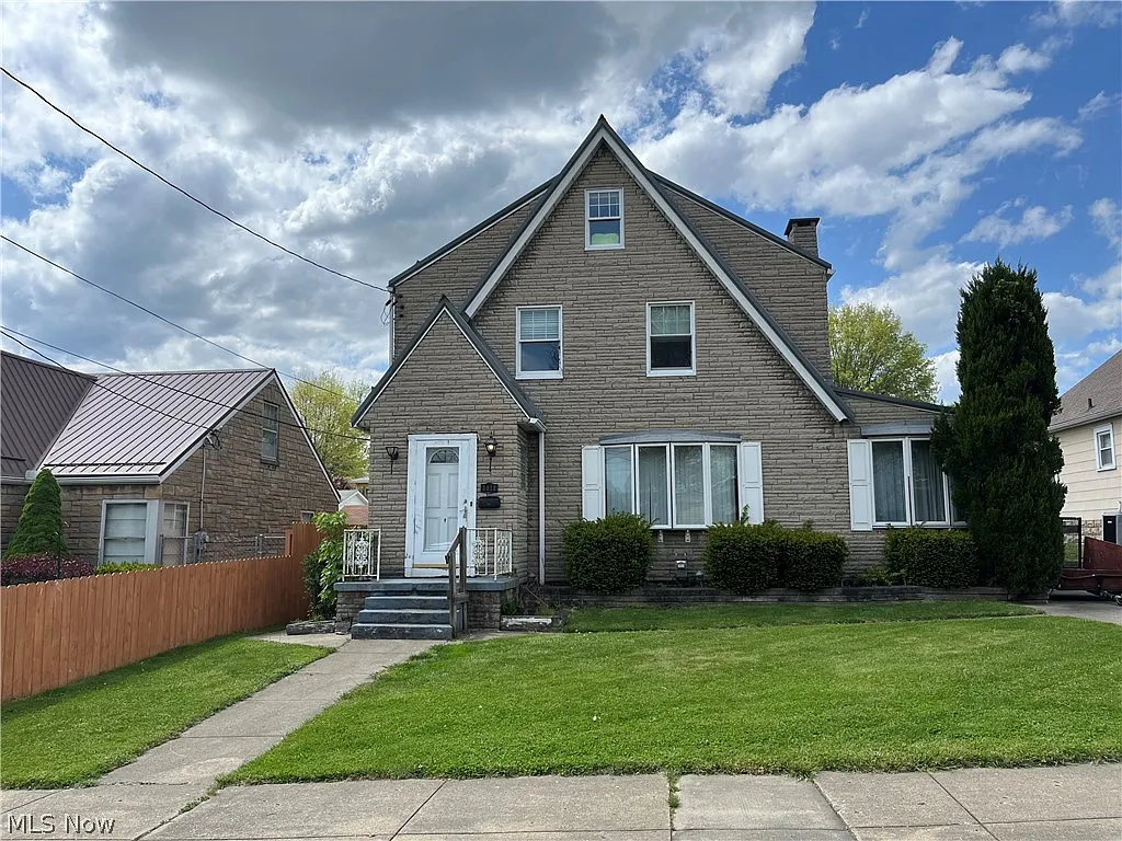 3813 Collins Way photo 1