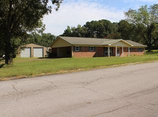 1403 Wildwood Dr, Nashville, AR 71852