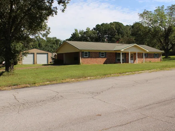 1403 Wildwood Dr, Nashville, AR 71852