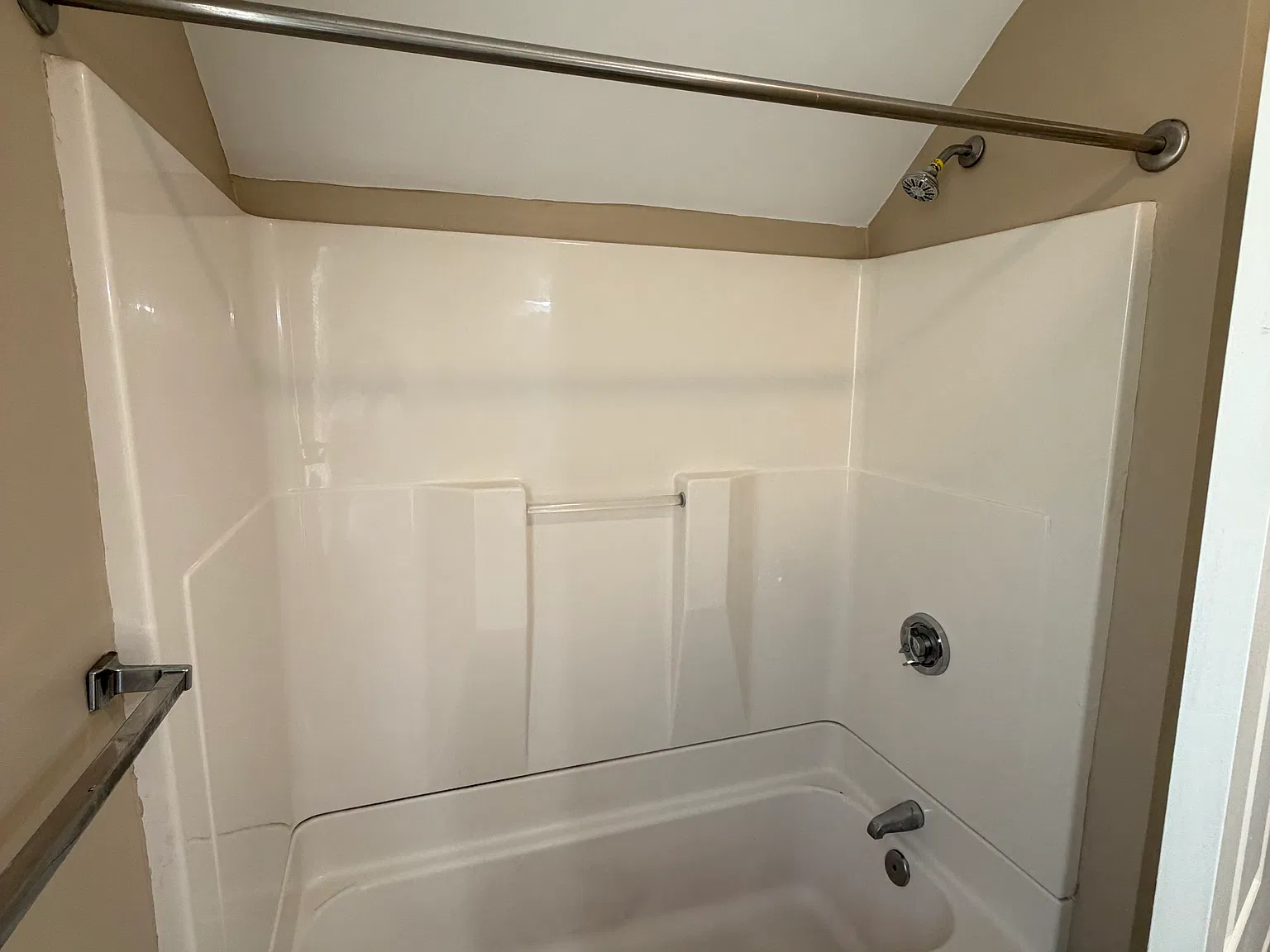 1 bed, 715 sqft, $1,065 — Photo 4