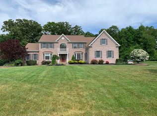51 Summit Dr, South Brunswick, NJ 08816