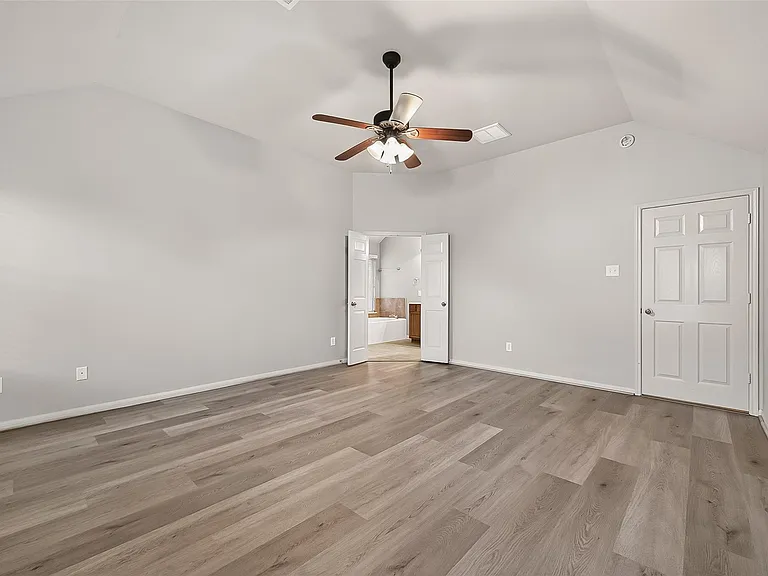 28207 Chalet Park Dr — Photo 22