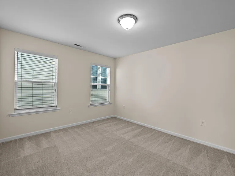 271 Begen St — Photo 31