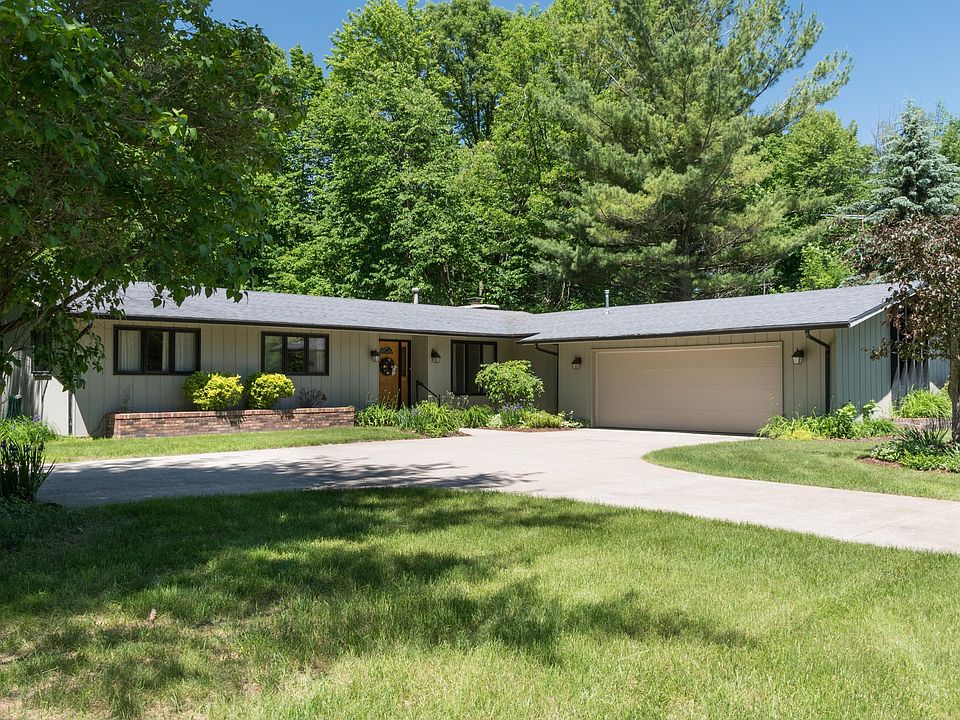 1st image of 20710 Edgewood Dr