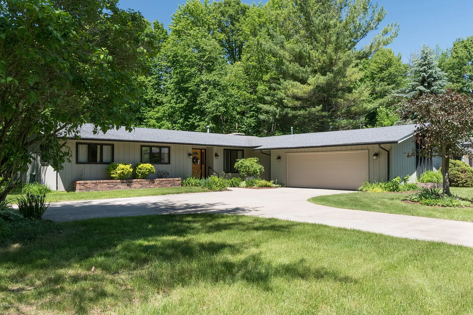 20710 Edgewood Dr photo 1