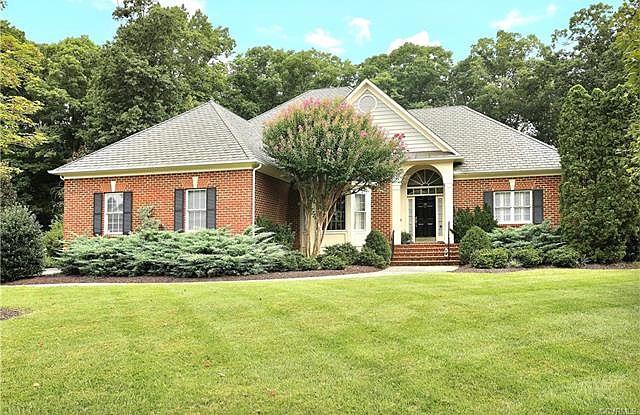 1st image of 82 W Square Dr