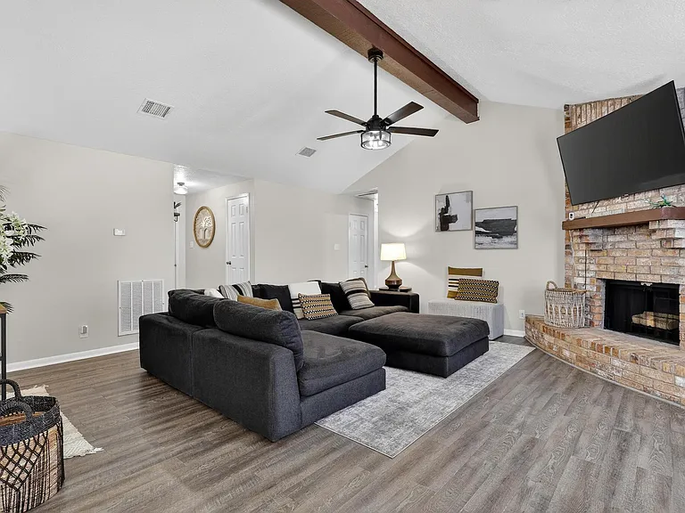 9514 Marblemount Dr — Photo 6