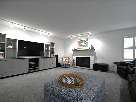 5th image of 38 Farm Field Ln