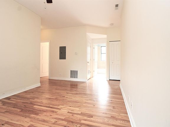 3rd image of 845 W Cornelia Ave APT 2W