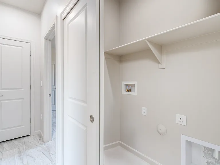 175 W Adams St #1 — Photo 14