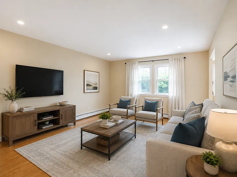 134 Roosevelt Blvd — Photo 3