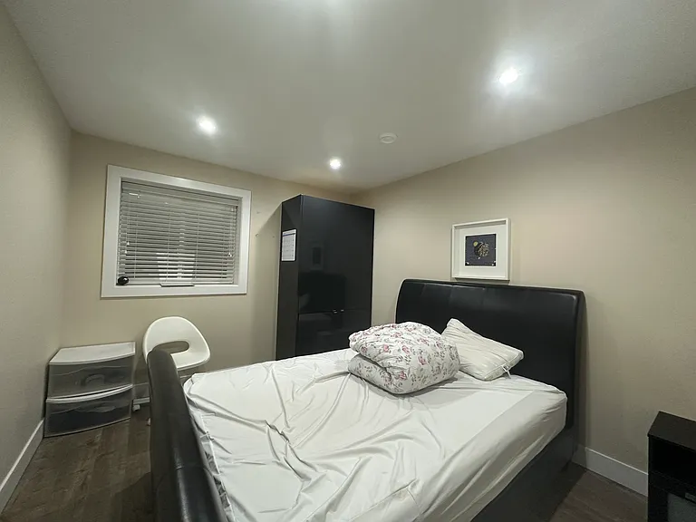 1740 Howard Ave — Photo 7