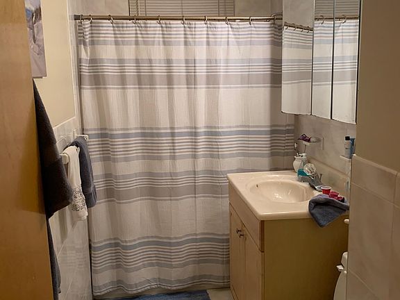 4th image of 639 Washington St #2