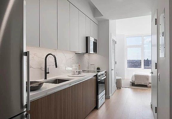 2nd image of 580 Parkside Ave #13F