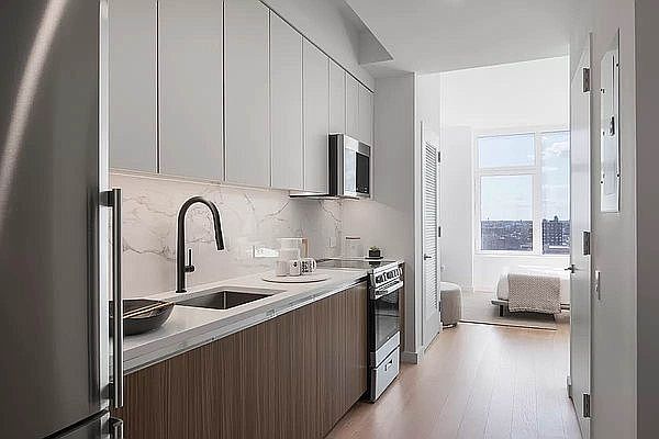 1st image of 580 Parkside Ave #13Q