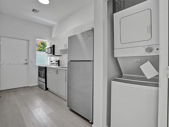 3rd image of 1567 NW 1st St #6