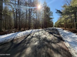 26 Don Dr, Shohola, PA 18458