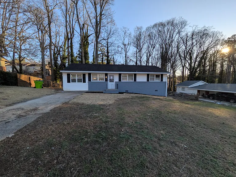 Long Dr SW — Photo 1